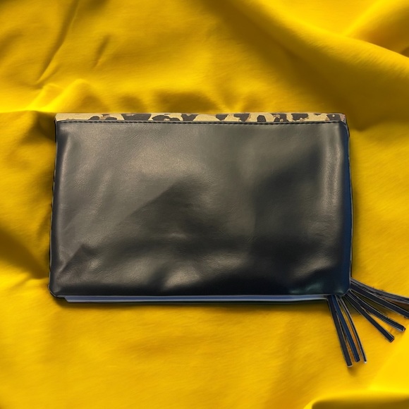 Gorgeous Clutch With Versatility Leopard Print Baggu - Picture 2 of 8